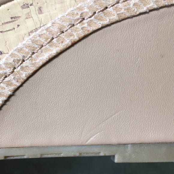 Charles David beige sandals (sz 7 1/2) - Picture 12 of 12